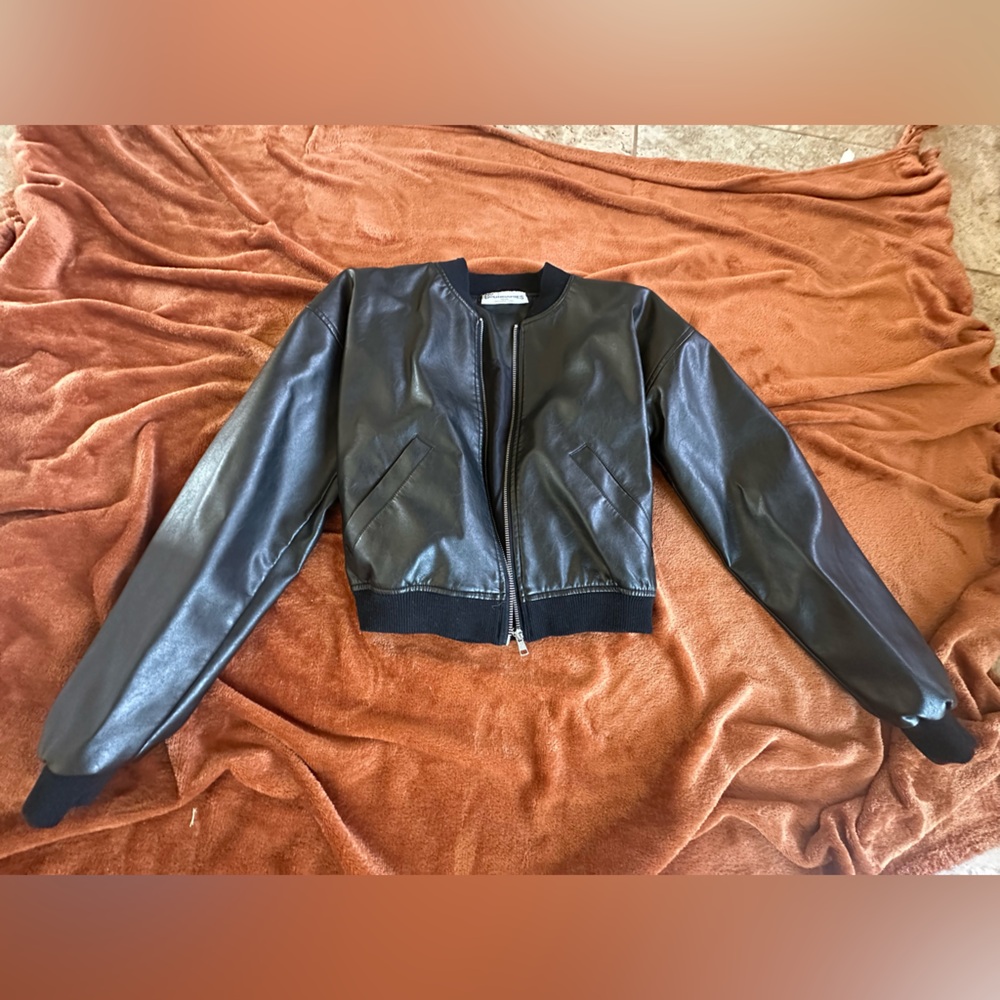 No Boundaries Faux Leather Cargo Bomber Jacket, Women’s